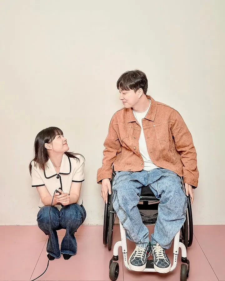 33岁女团成员官宣与残疾网红结婚，网友爆哭：韩剧都不敢这么拍...（组图） - 7