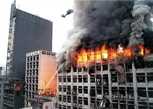 香港5死40伤夺命火灾背后：近万栋高龄楼＋㓥房成隐形＂火药桶＂（组图） - 13