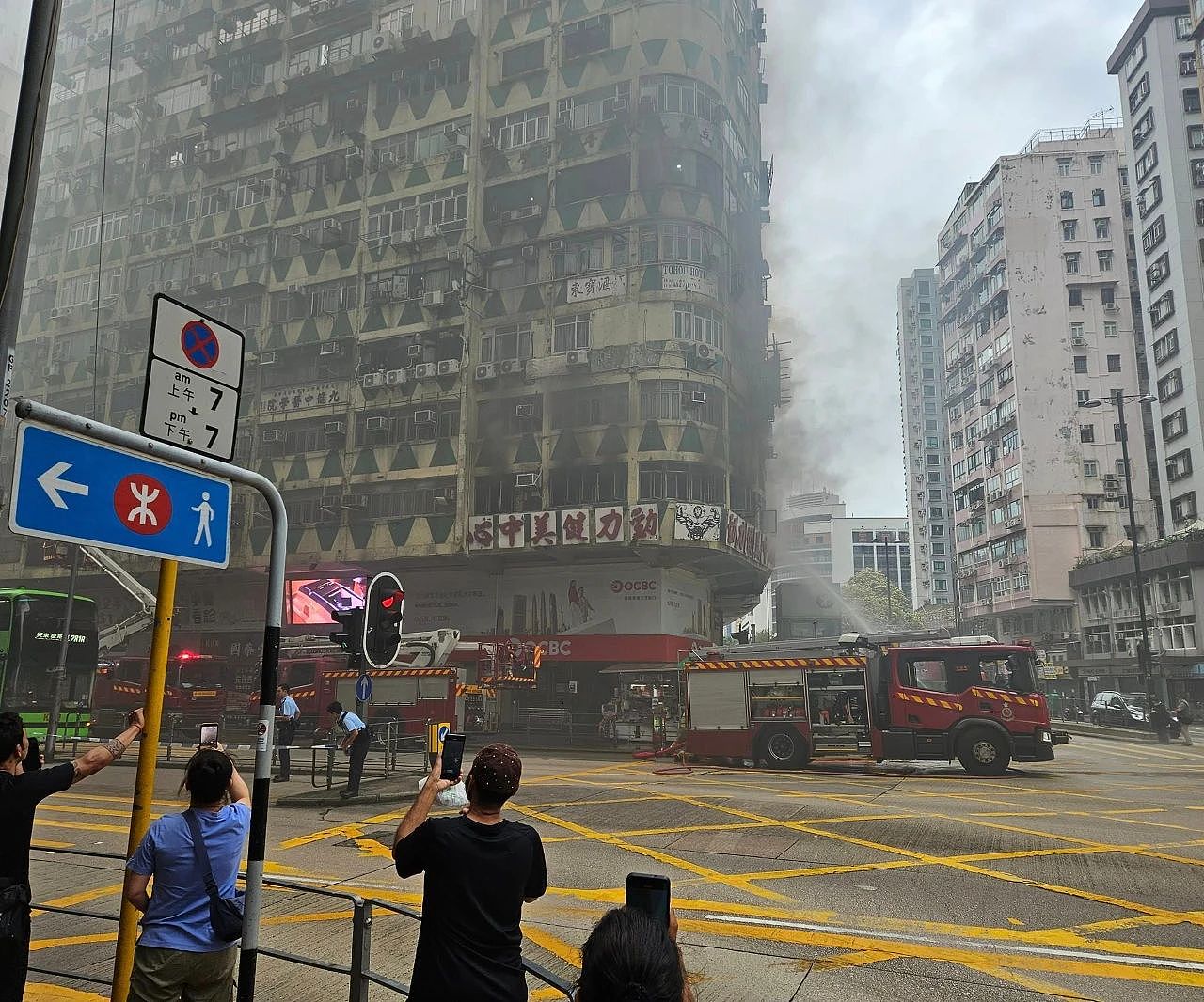 香港5死40伤夺命火灾背后：近万栋高龄楼＋㓥房成隐形＂火药桶＂（组图） - 1