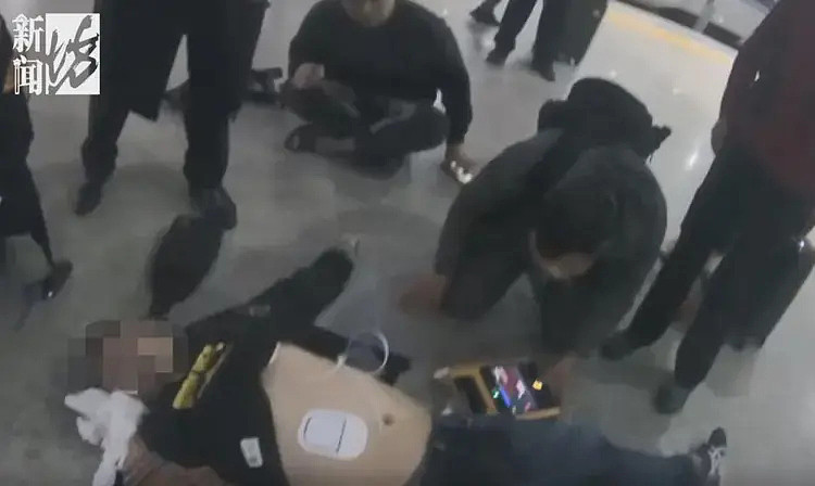 年轻爸爸倒在上海站台上，呼吸停止，此前高强度出差…同事大喊：别睡，孩子在等你（视频/组图） - 5