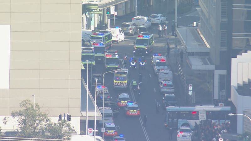 悉尼Westfield大型袭击事件！澳媒称至少6人死亡，也有婴儿受伤...（组图） - 4