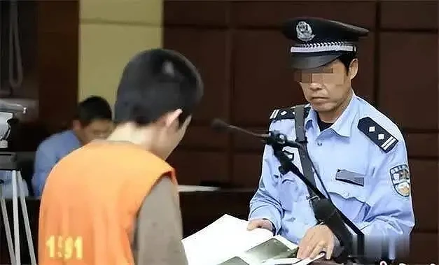 2011年上海一男子在机场连捅亲妈九刀，法庭上说出杀人原因，法官一度无语（组图） - 9