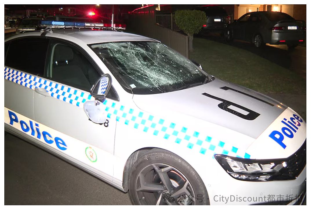 多辆警车被砸，“把那XX交给我们处理”，主教在直播时被行刺，澳洲昨天发生2000人暴乱恐袭事件，总理召开紧急会议（组图） - 10