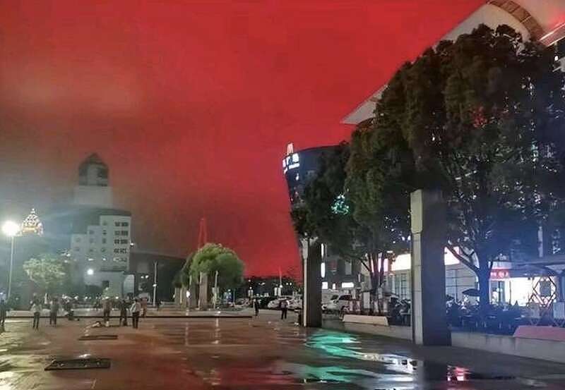 诡异！武汉出现血红色天空，持续一小时，毛骨悚然（视频/组图） - 2