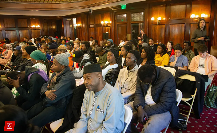 听闻“露面就发绿卡”，上千黑人“包围”纽约市议会厅！马斯克为合法移民发声（组图） - 14