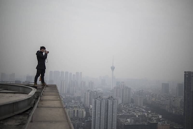 中国大学生顶楼拍照，以“窃取国家机密”被判5年（图） - 1