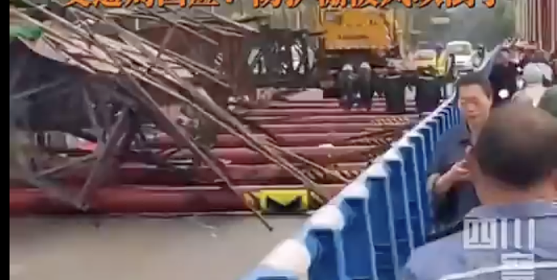 豆腐渣工程？江西近9亿大桥围栏风吹就倒！重庆长江大桥也铁架倒榻（组图） - 1