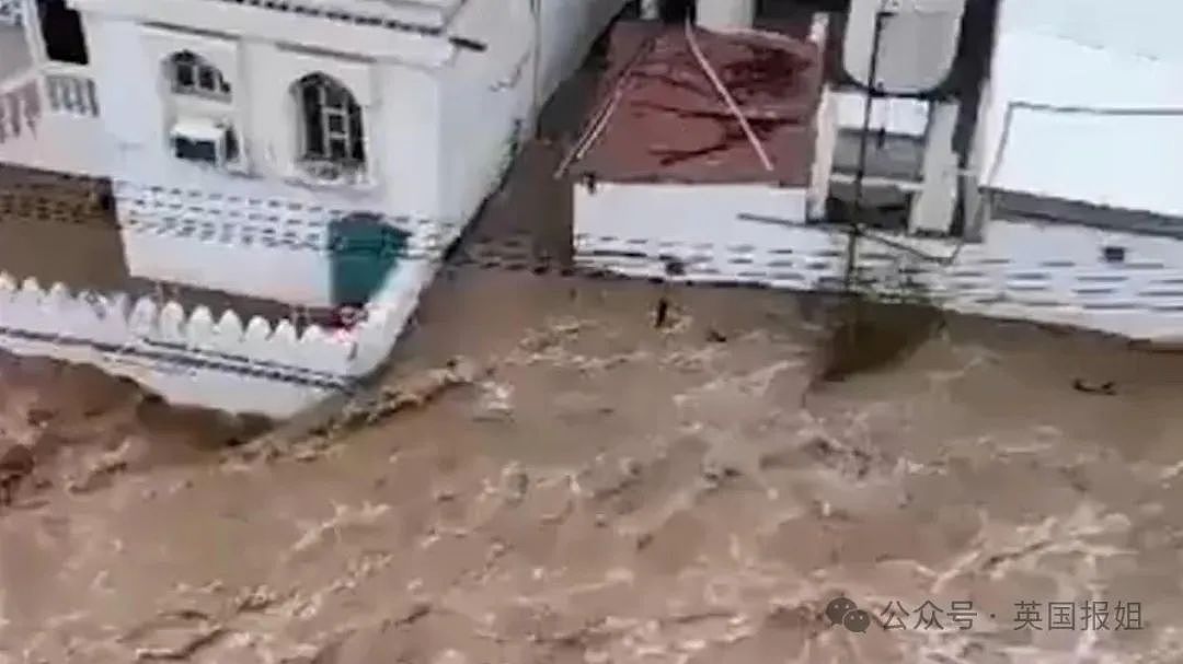 迪拜突发罕见大洪水，沙漠变汪洋！一天下完一年的雨，民众划橡皮艇逃难？（组图） - 15