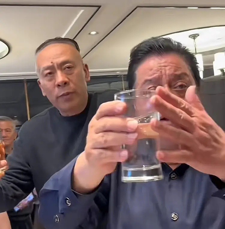 李金斗现身搭档陈涌泉追悼会！事后大杯喝白酒，席间话惹人称赞（组图） - 14