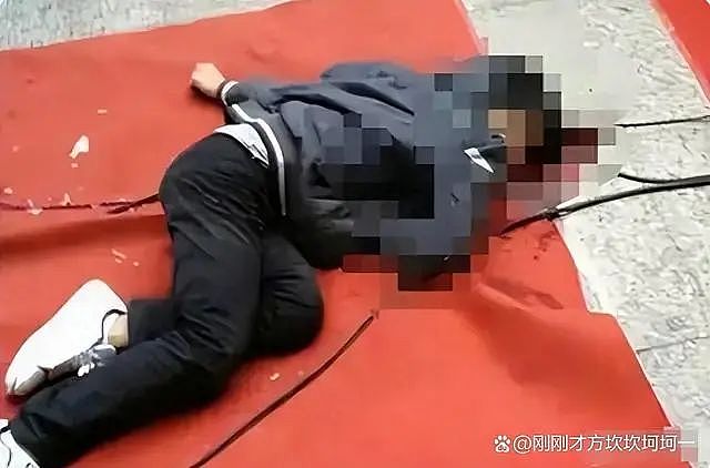 广东初二男孩被5名同学围殴，父亲抡起铁棍将其中一名活活打死！判决结果出来后，网友不淡定了…（组图） - 1