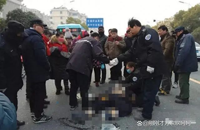 广东初二男孩被5名同学围殴，父亲抡起铁棍将其中一名活活打死！判决结果出来后，网友不淡定了…（组图） - 3