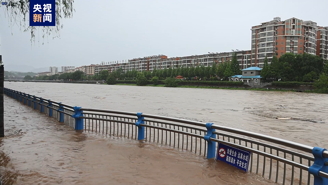 10级雷暴大风，冰雹大如鸡蛋，河水倒灌进入县城…中国南方多地遭遇极端降水，有地方将是“50年一遇”（视频/组图） - 3