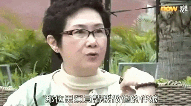 【情感】香港第一位影帝：年少风流红透半边天，27岁娶了初恋，爱妻如命50年，76岁仍当众示爱（组图） - 24