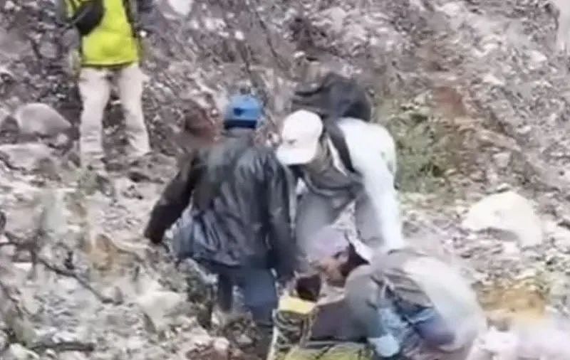 中国女游客火山拍照坠亡，目击者发声（组图） - 2