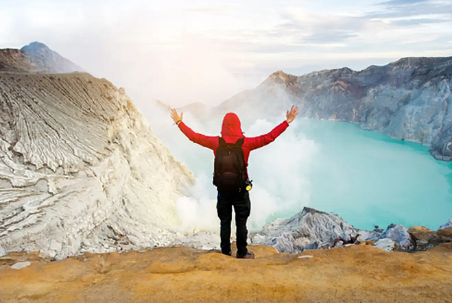 中国女游客印尼火山坠亡！在死亡硫酸湖旁拍照，被裙子绊倒跌落75米悬崖（视频/组图） - 12