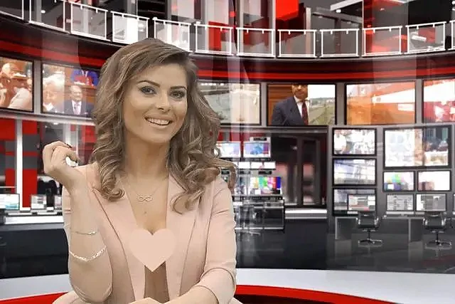 阿尔巴尼亚电视台女主播惹争议，西装内搭空气出镜（组图） - 4