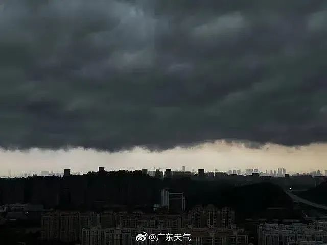 天空瞬间变黑，深圳全市进入暴雨防御状态，地铁拿桶接水！广州三防办预警：预计暴雨、大暴雨还将继续（组图） - 18