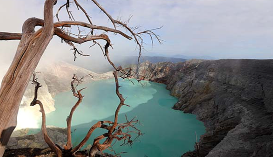 中国女游客印尼火山坠亡！在死亡硫酸湖旁拍照，被裙子绊倒跌落75米悬崖（视频/组图） - 11