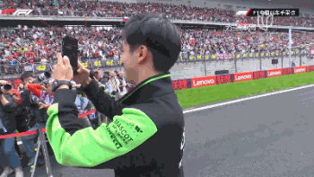 F1中国大奖赛：维斯塔潘夺冠！周冠宇第14名完成主场首秀赛后激动落泪（视频/组图） - 7