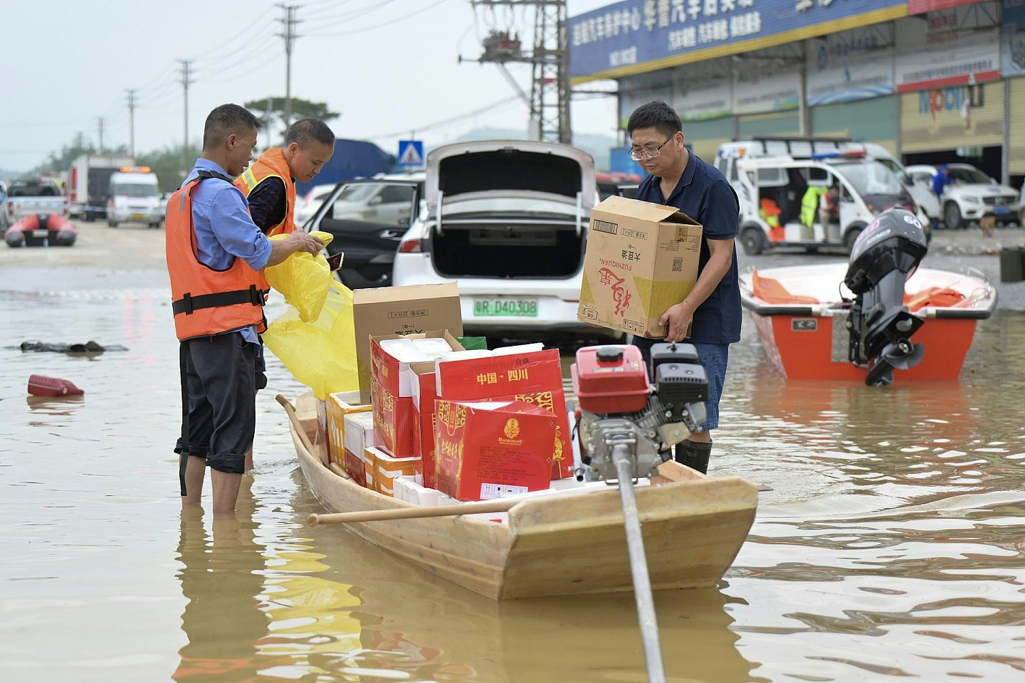 广东暴雨！紧急避险转移10.74万人！北江50年一遇洪水流量回落（组图） - 9