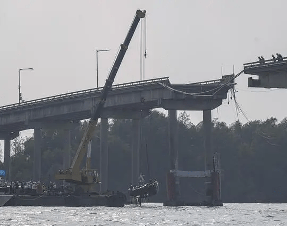 一艘海船擦碰九江大桥后沉没，4人失联正搜救！已交通管制；官方调查：洪水致船员操作失当（视频/组图） - 10