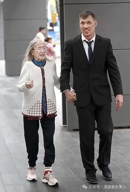 48岁男子爱上104岁继奶奶，想为真爱移民澳洲没等到，奶奶先过世了...（组图） - 4