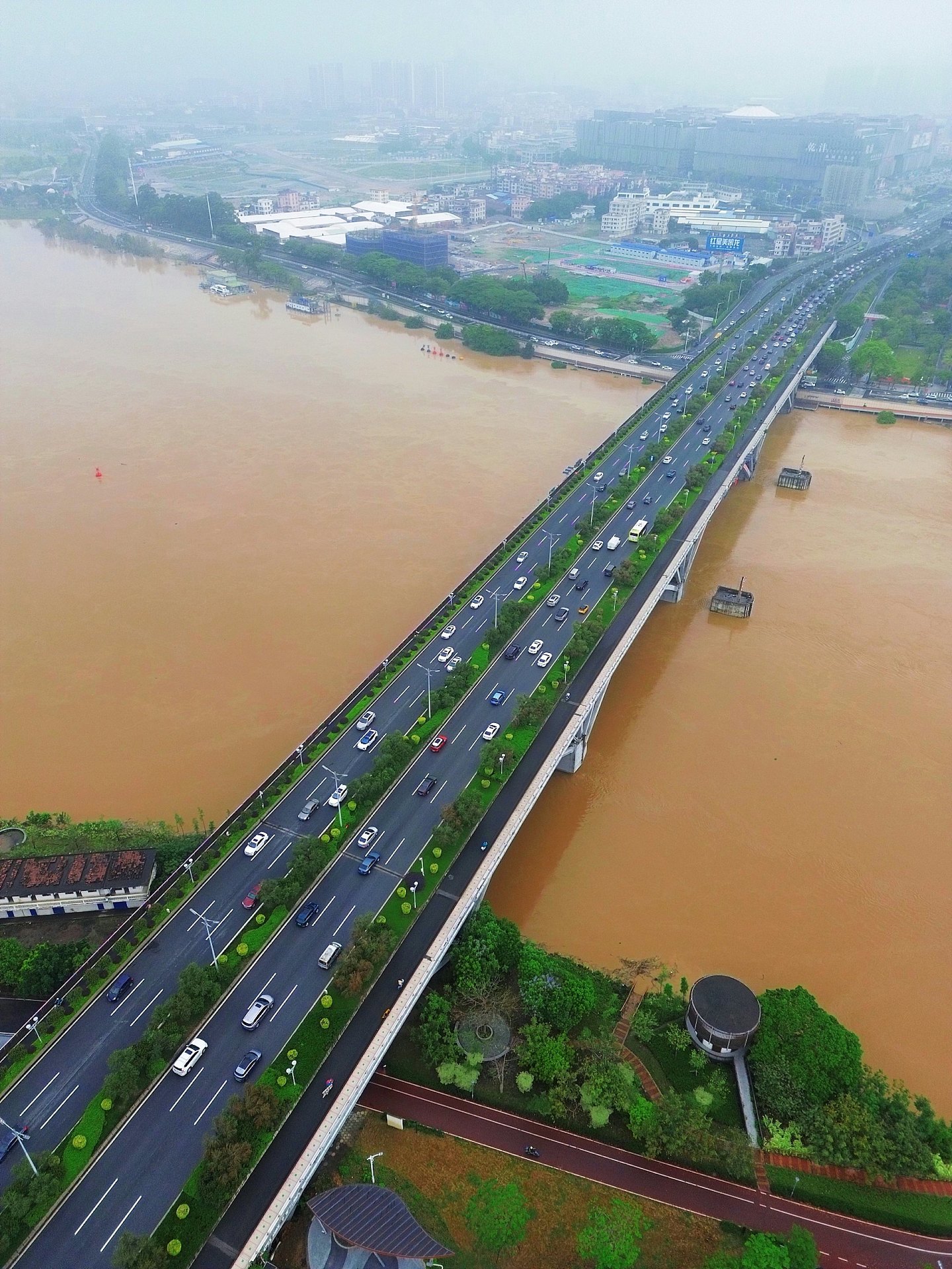 广东暴雨！紧急避险转移10.74万人！北江50年一遇洪水流量回落（组图） - 3