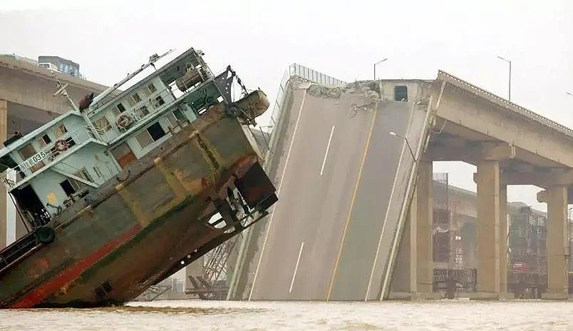 一艘海船擦碰九江大桥后沉没，4人失联正搜救！已交通管制；官方调查：洪水致船员操作失当（视频/组图） - 8