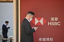 中国经济放缓后遗症？香港去年两百银行家丢工作（图）