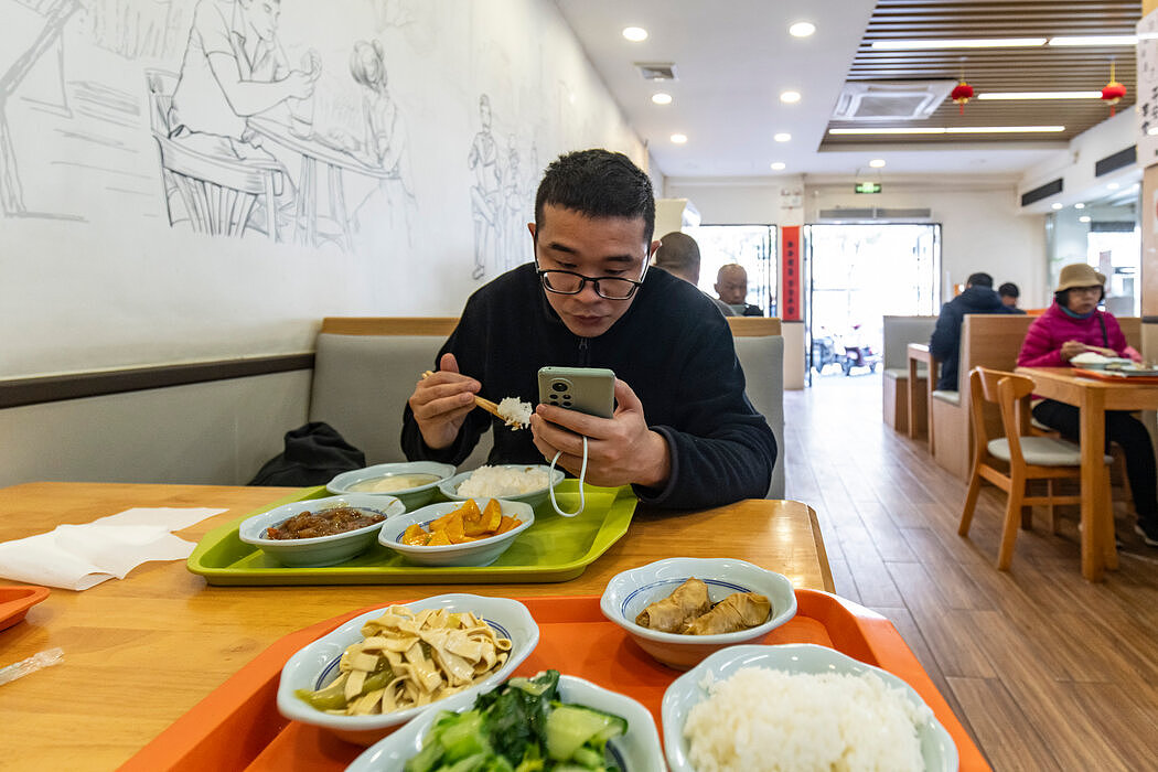 “穷人的幸福之家”：为何上海年轻人开始流行吃食堂（组图） - 9