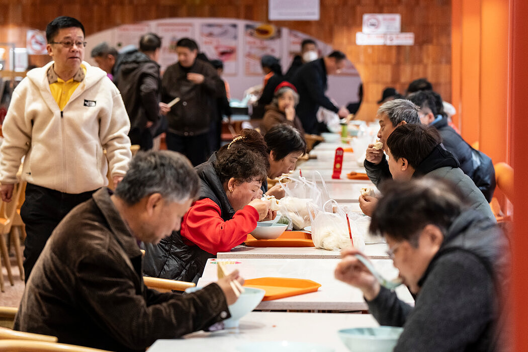 “穷人的幸福之家”：为何上海年轻人开始流行吃食堂（组图） - 5
