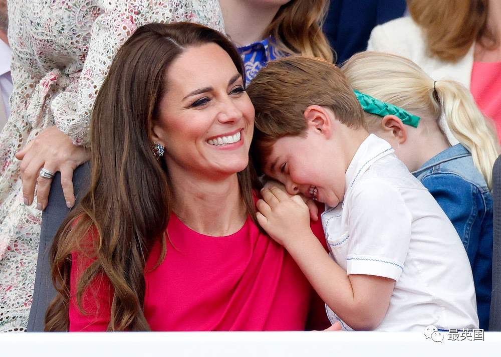 路易小王子6岁生日照姗姗来迟，凯特王妃亲自拍摄！媒体：别再关注他，不然就是第二个哈里（组图） - 23