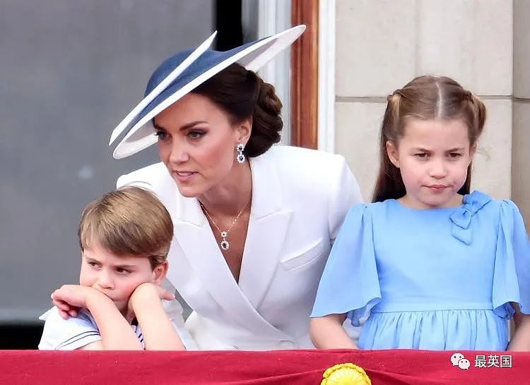 路易小王子6岁生日照姗姗来迟，凯特王妃亲自拍摄！媒体：别再关注他，不然就是第二个哈里（组图） - 19