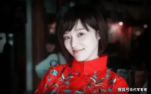 央视主持胡蝶：美貌才华并存，嫁导演陆川9年生2娃（组图） - 10