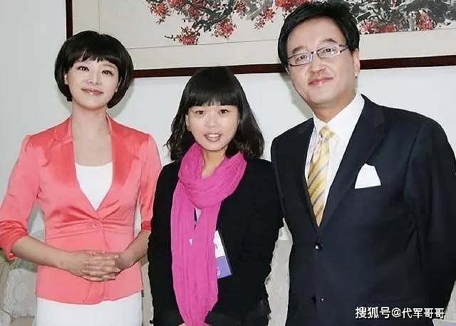 央视主持胡蝶：美貌才华并存，嫁导演陆川9年生2娃（组图） - 5