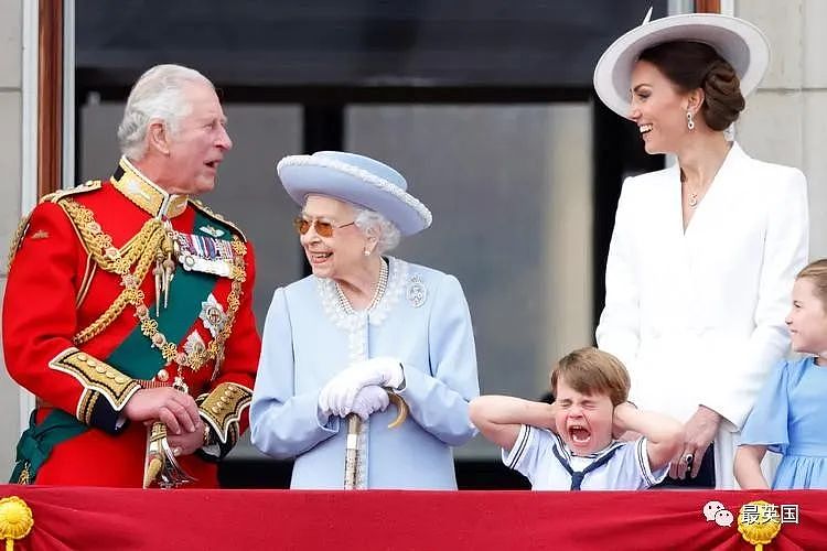 路易小王子6岁生日照姗姗来迟，凯特王妃亲自拍摄！媒体：别再关注他，不然就是第二个哈里（组图） - 14