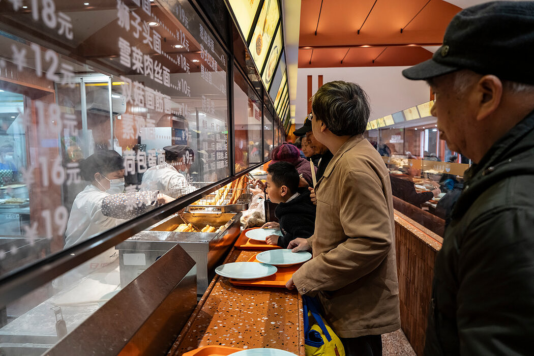 “穷人的幸福之家”：为何上海年轻人开始流行吃食堂（组图） - 10