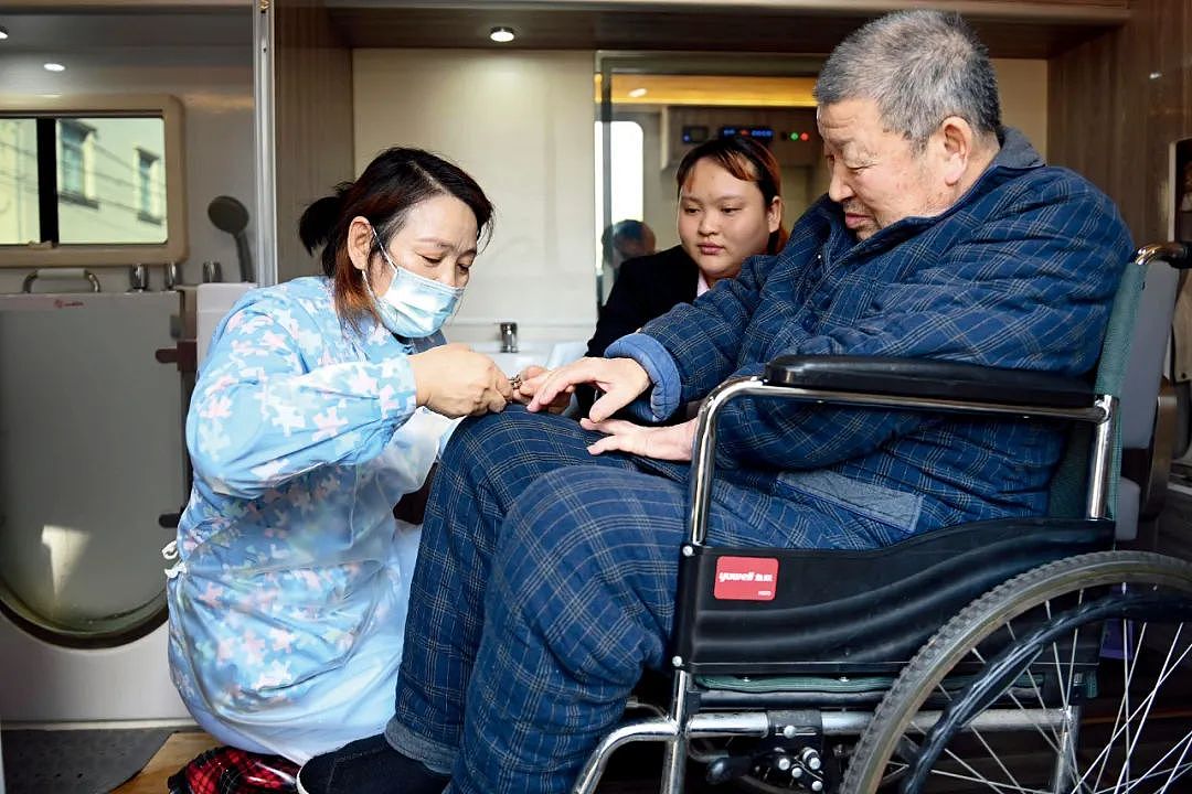 北大教授刷屏背后，中国4400万失能老人谁来照顾？（组图） - 5