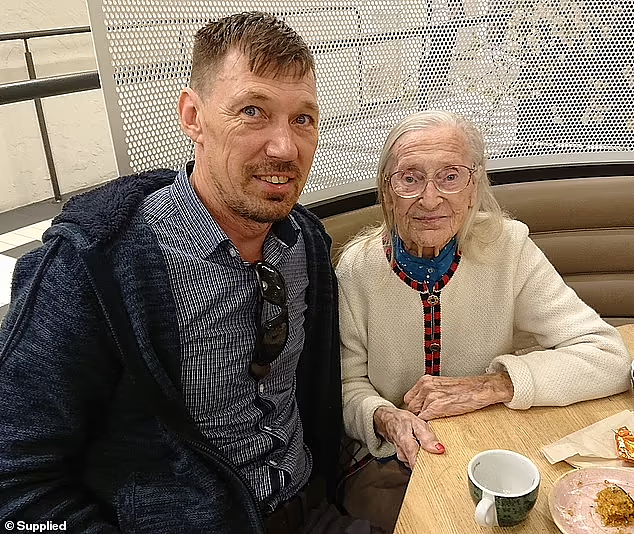 48岁男子爱上104岁继奶奶，想为真爱移民澳洲，没想到奶奶先过世…PR悬了（组图） - 11