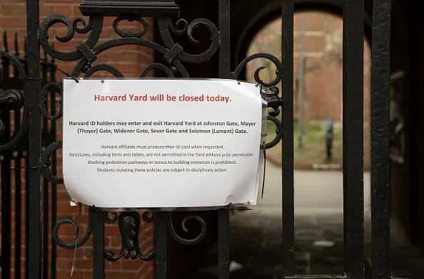 哥大“停课”，哈佛“闭校”，耶鲁47人被捕…美国大学史上最大危机爆发！（组图） - 11