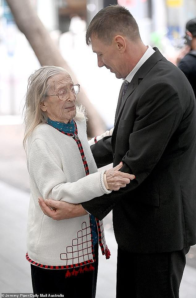 48岁男子爱上104岁继奶奶，想为真爱移民澳洲，没想到奶奶先过世…PR悬了（组图） - 3