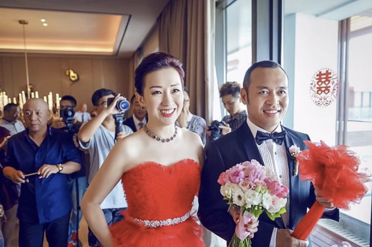 53岁港姐嫁到内蒙古8年，与丈夫喝酒庆祝，婚后未育视继子为亲生（组图） - 7