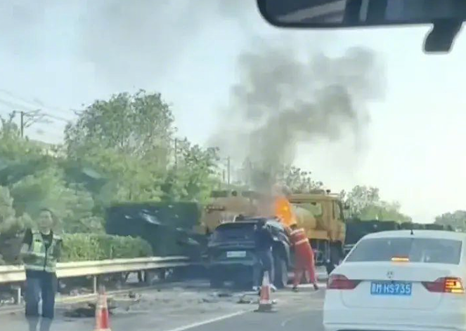 问界M7碰撞起火，车上有人员伤亡！逝者家属质疑车辆宣传的“安全功能”，车企紧急回应（组图） - 3