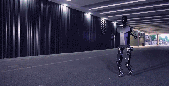 全球首个、时速6公里… 中国制人形机器人在北京跑步亮相（组图） - 1