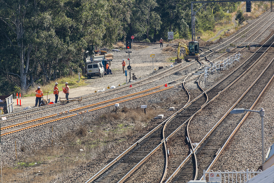 火车超限速4倍行驶，司机被甩飞，差点脱轨！澳城铁曝重大安全事故！线路老化，曾查出40000个缺陷…（组图） - 6