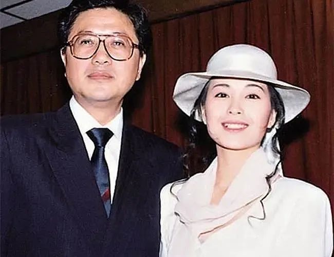 21岁当寡妇？结婚13天老公猝死，和婆婆打官司争1.7亿遗产，后做情F同原配交朋友？（组图） - 9