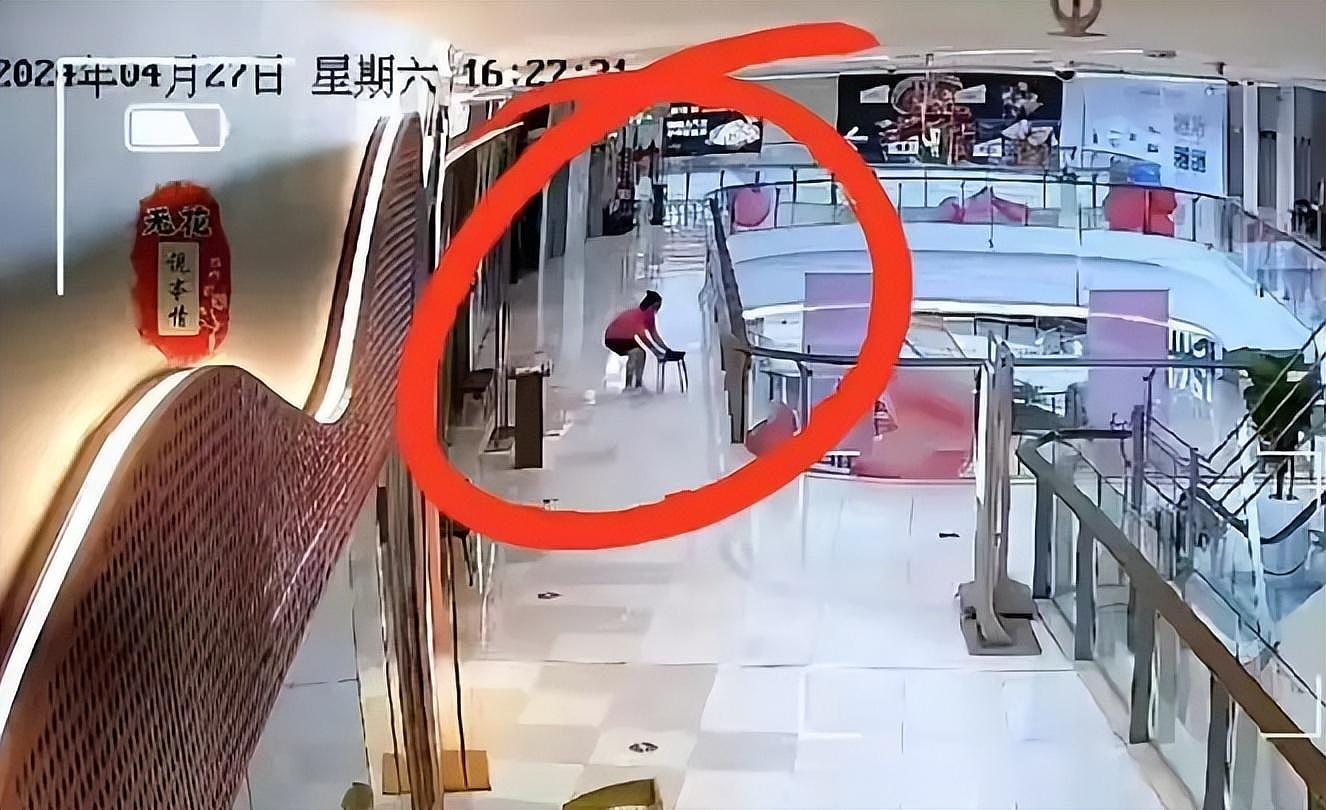 广州女子商场跳楼砸中路人后续：被砸者发声！官方透其轻生原因（组图） - 3