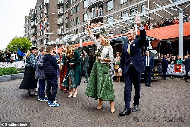 荷兰国王生日，全国大放假！亲民逗比一家五口带民众狂欢，三位公主福气长相超吸睛（组图） - 14