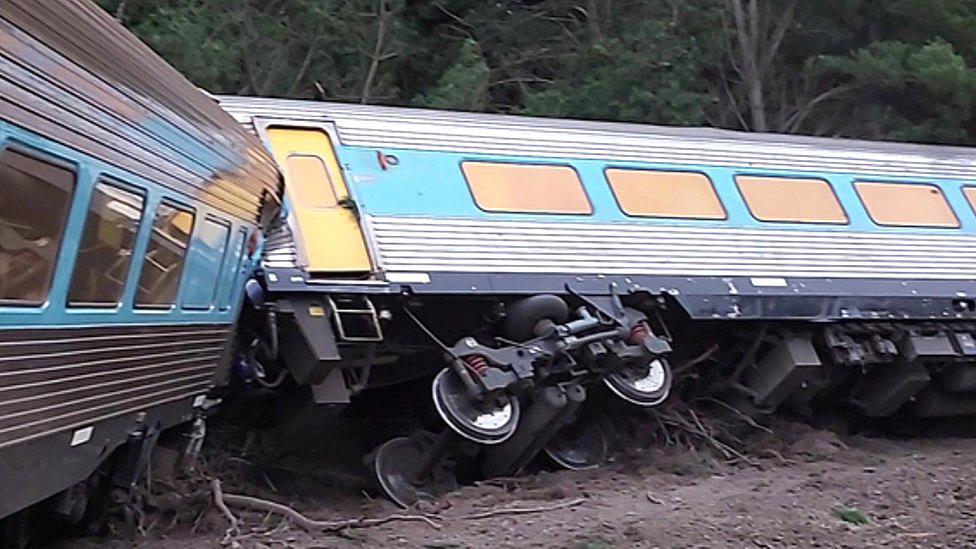 火车超限速4倍行驶，司机被甩飞，差点脱轨！澳城铁曝重大安全事故！线路老化，曾查出40000个缺陷…（组图） - 9