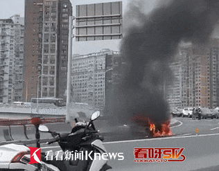 上海一新能源车起火烧成空壳，现场浓烟滚滚，1人受伤送医！为何新能源汽车起火后难扑救（视频/组图） - 3